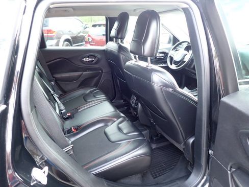 Used 2021 Jeep Cherokee Trailhawk AWD/4WD image 10