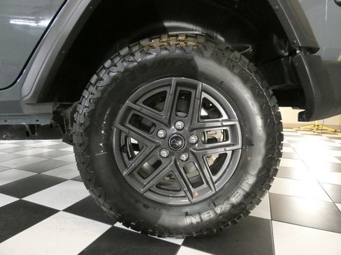 Used 2024 Jeep Wrangler Unlimited Sport image 7