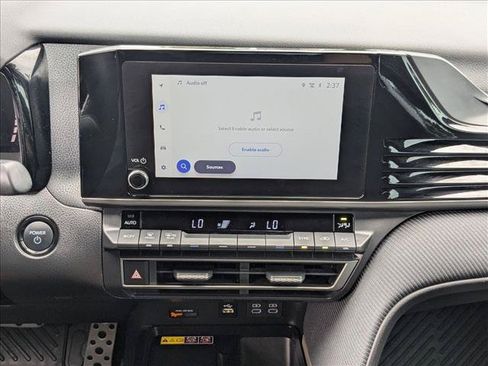 Used 2025 Toyota Camry SE FWD image 13