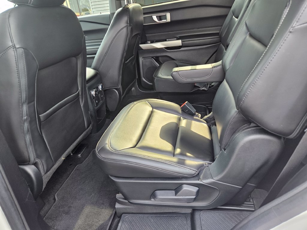 Used 2021 Ford Explorer XLT w/ Equipment Group 202A RWD image 21