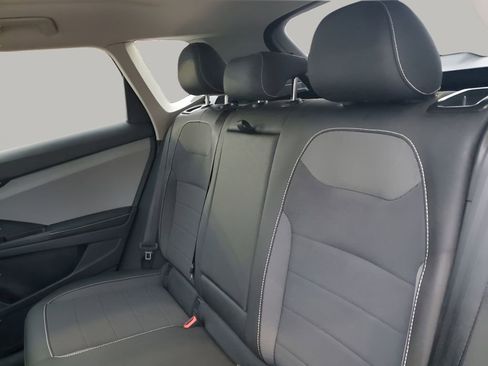 Used 2024 Volkswagen Taos SE w/ Panoramic Sunroof Package image 19