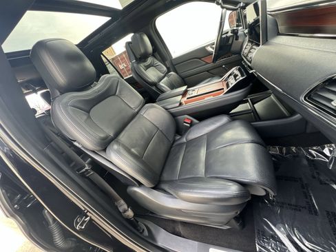 Used 2023 Lincoln Navigator Reserve image 28
