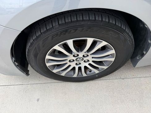 Used 2018 Toyota Sienna XLE w/ Entertainment Package FWD image 10