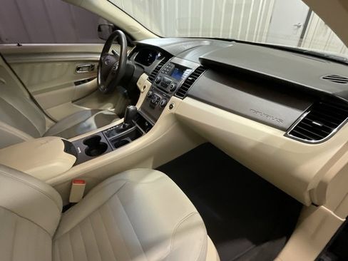 Used 2016 Ford Taurus SE image 14