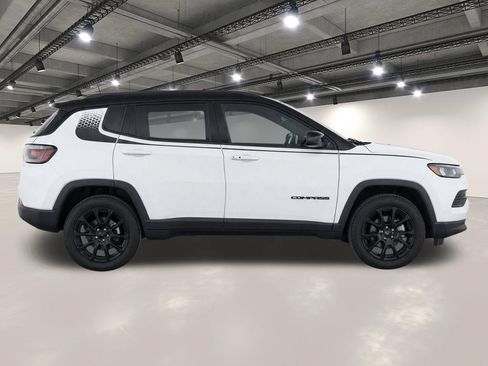 Used 2023 Jeep Compass Latitude AWD/4WD image 8