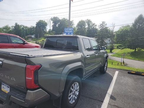 Used 2025 Toyota Tacoma Limited AWD/4WD image 7