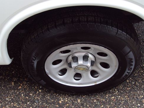 Used 2014 Chevrolet Express 1500 AWD image 32