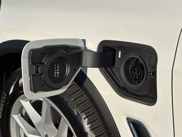 Used 2021 BMW X5 xDrive45e AWD/4WD image 12