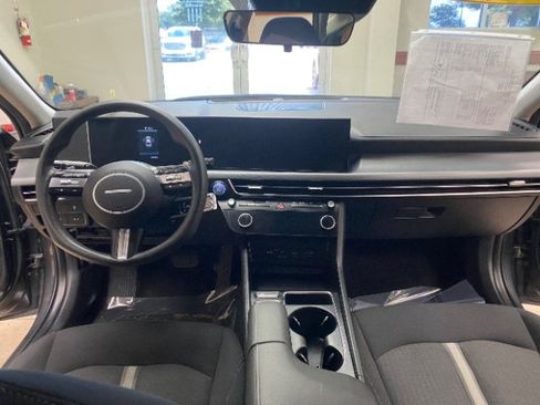 Used 2025 Hyundai Sonata SEL FWD image 13