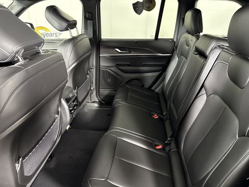 New 2025 Jeep Grand Cherokee Limited w/ Luxury Tech Group II image 11