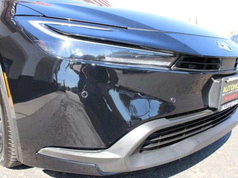 Used 2023 Toyota Prius LE FWD image 31