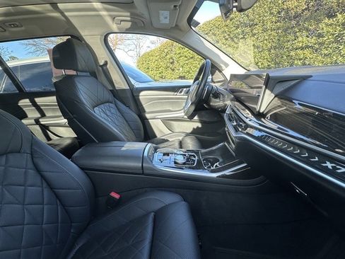 Used 2023 BMW X7 xDrive40i w/ Premium Package image 5