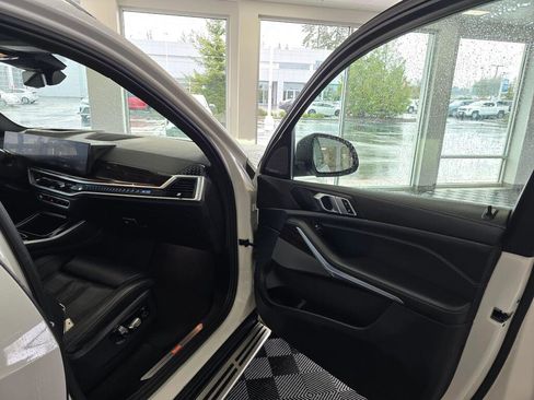 Used 2025 BMW X5 xDrive50e image 44
