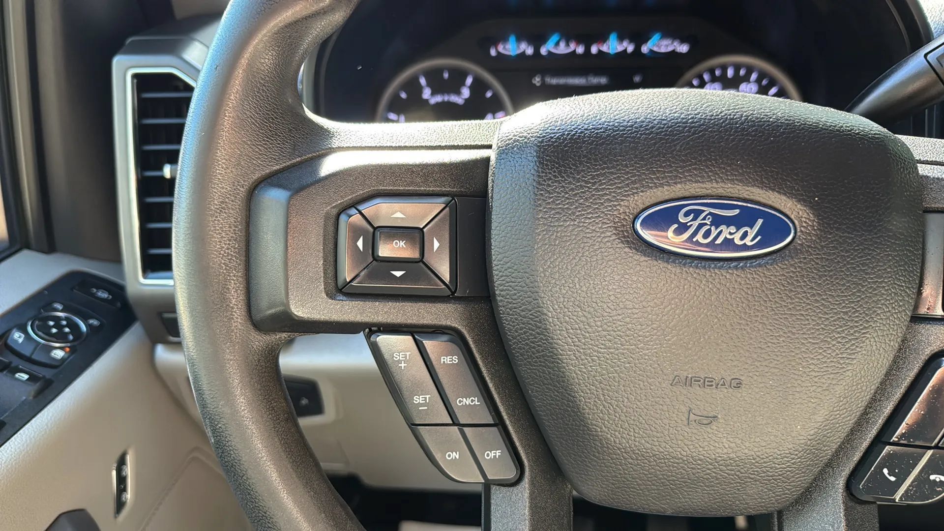Used 2019 Ford F550 4x4 Crew Cab Super Duty w/ XLT Value Package image 32