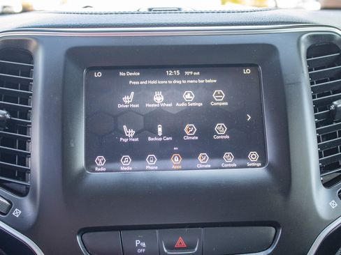 Used 2019 Jeep Cherokee Latitude Plus AWD/4WD image 44