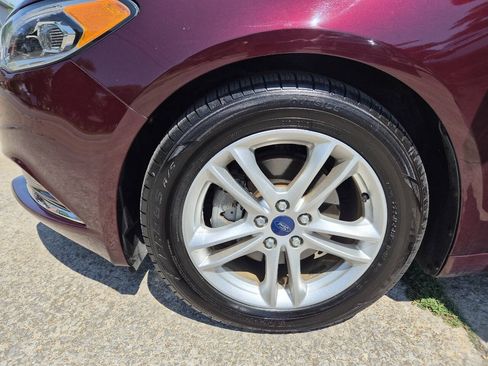 Used 2018 Ford Fusion SE w/ Fusion SE Technology Package FWD image 21