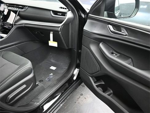 New 2025 Jeep Grand Cherokee Laredo image 22