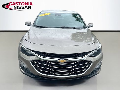 Used 2025 Chevrolet Malibu LT FWD image 2