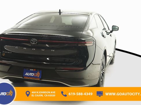 Used 2024 Toyota Crown XLE image 10