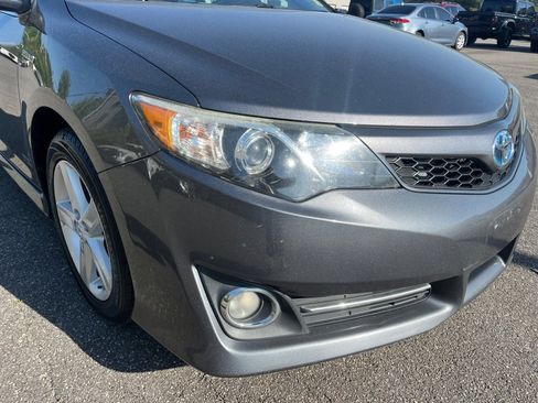 Used 2014 Toyota Camry SE w/ Moonroof Package FWD image 26