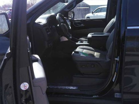 Used 2024 Chevrolet Tahoe LT image 3