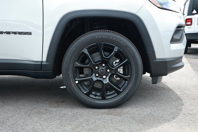 New 2026 Jeep Compass Latitude AWD/4WD image 5