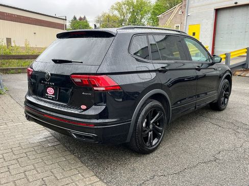 Used 2024 Volkswagen Tiguan SE R-Line AWD/4WD image 2