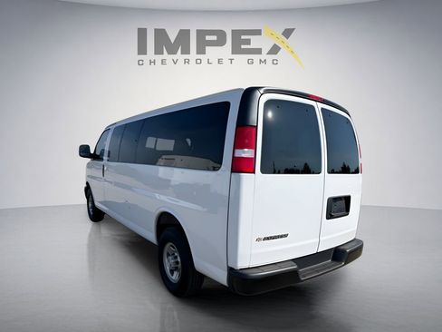 Used 2025 Chevrolet Express 3500 LS RWD image 2