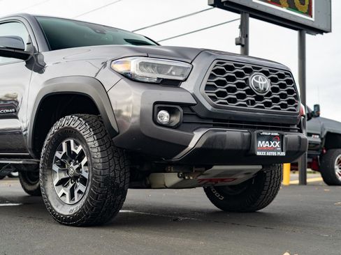 Used 2020 Toyota Tacoma TRD Off-Road image 6