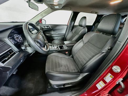 Used 2024 Mitsubishi Outlander SE AWD/4WD image 13