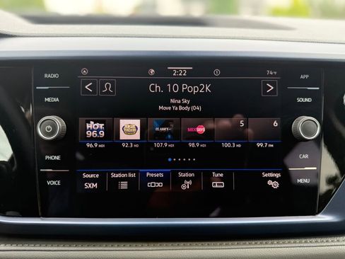 Used 2024 Volkswagen Taos SE image 18