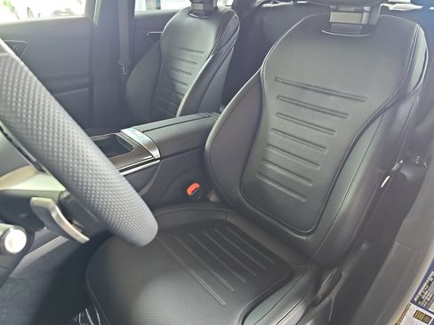 Used 2024 Mercedes-Benz GLC 300 4MATIC image 16