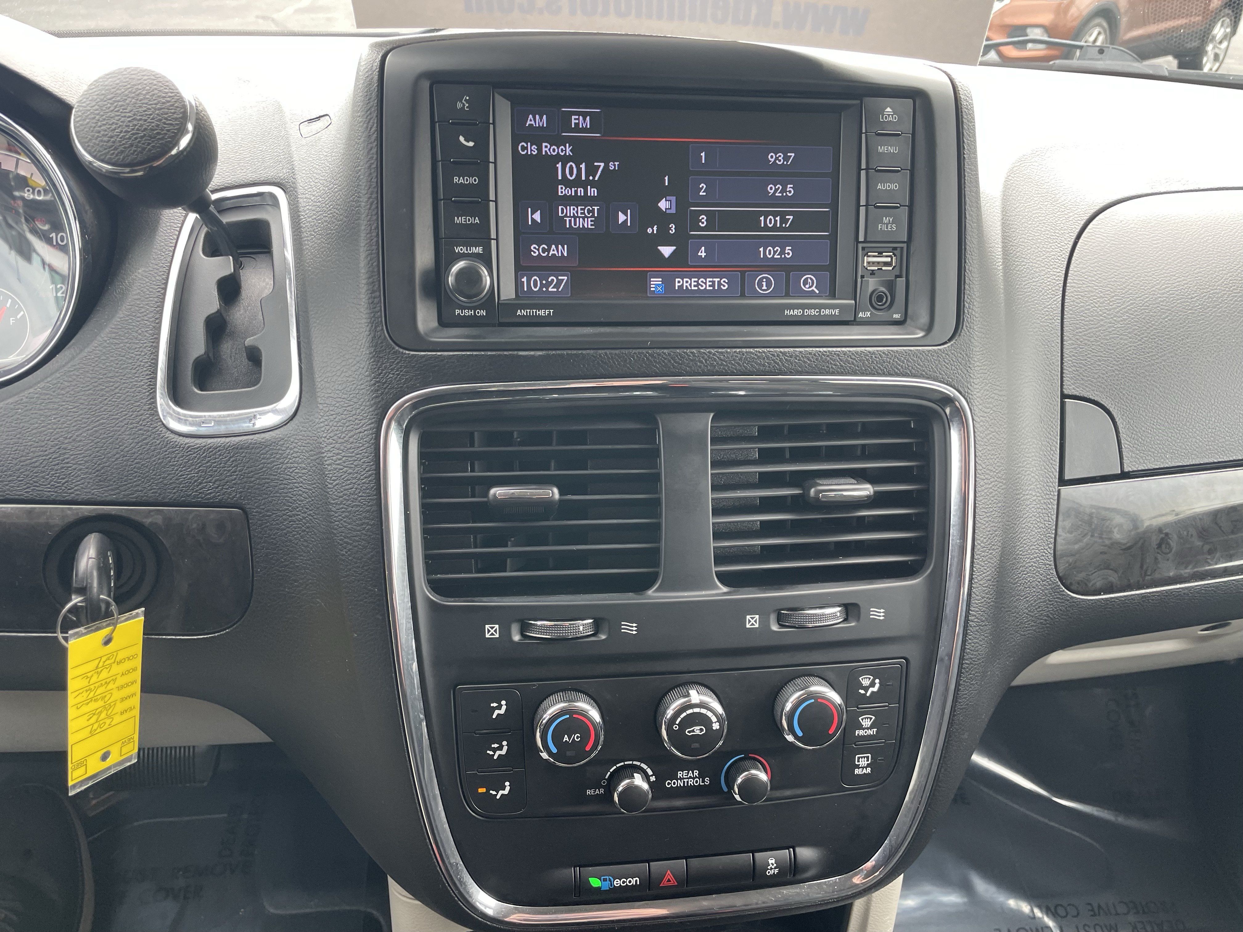 Used 2019 Dodge Grand Caravan SE FWD image 19