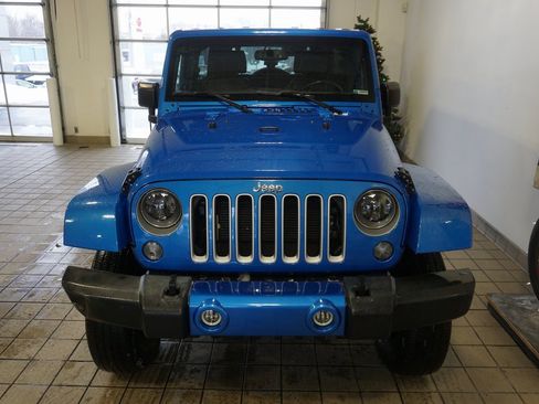 Used 2016 Jeep Wrangler Unlimited Sahara w/ Connectivity Group image 12