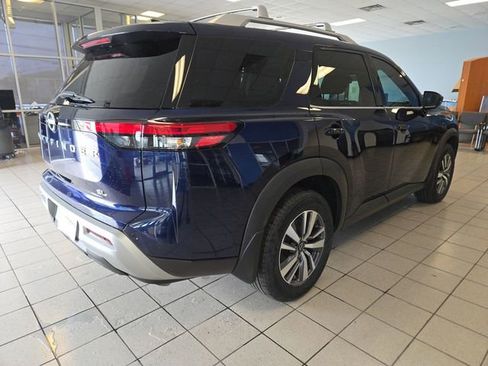 Used 2024 Nissan Pathfinder SL FWD image 8