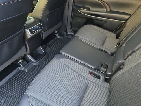 Used 2018 Toyota Highlander Plus AWD/4WD image 9