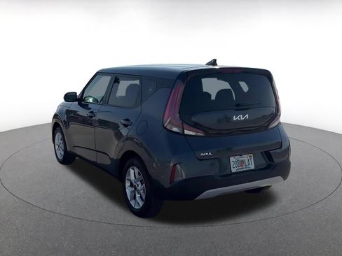 Used 2025 Kia Soul LX w/ LX Technology Package FWD image 11