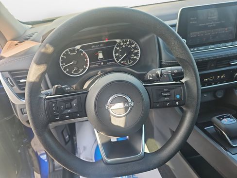 Used 2023 Nissan Rogue SV image 13