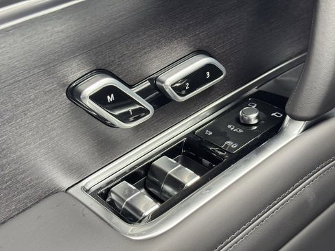 New 2025 Land Rover Range Rover SE image 17