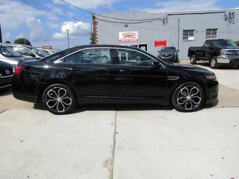 Used 2018 Ford Taurus SHO w/ Driver Assist Package image 8