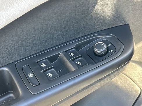 New 2026 Volkswagen Taos S image 17