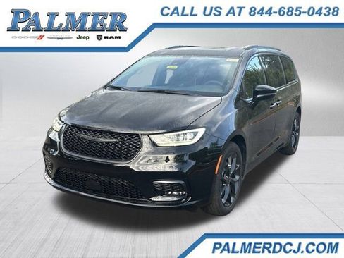 New 2026 Chrysler Pacifica Limited w/ S Appearance Package image 1