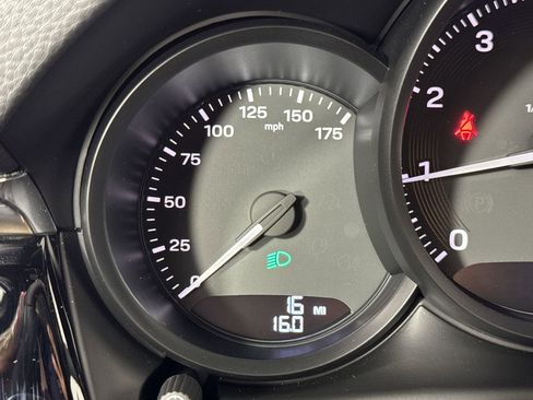 Certified 2025 Porsche Macan image 17