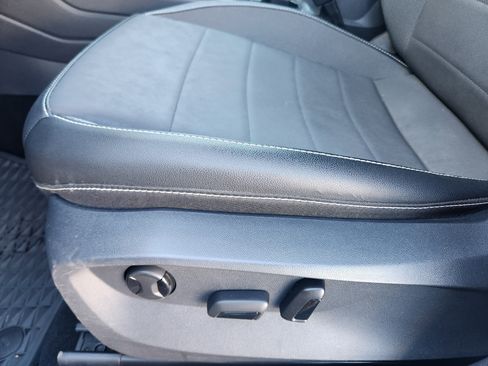 Certified 2022 Volkswagen Taos SE image 15