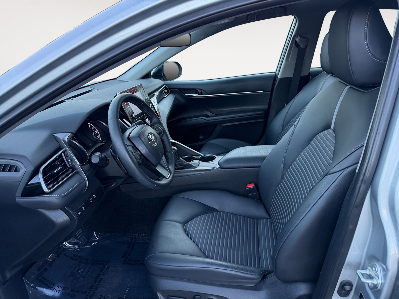 Used 2021 Toyota Camry SE w/ Carpet Mat Package (TMS) FWD image 9
