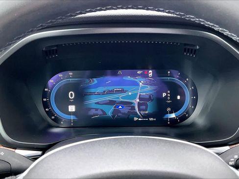 Certified 2023 Volvo XC60 B5 Plus w/ Climate Package image 25