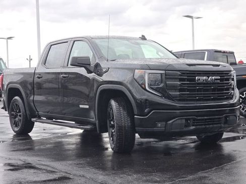 Used 2022 GMC Sierra 1500 Elevation w/ LPO, Elevation Black Package image 16