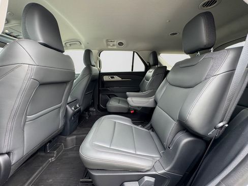 Used 2025 Ford Explorer Active w/ Active Comfort Package AWD/4WD image 11