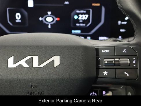 Used 2024 Kia EV9 Light Long Range RWD image 10