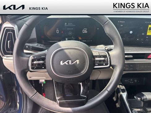 Used 2024 Kia Sorento S w/ Panoramic Sunroof Package FWD image 3